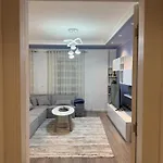 Appartement Easy - Spacious - Free Underground Private Parking Tirana