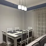 アパート Easy - Spacious - Free Underground Private Parking ティラナ