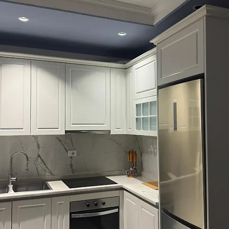 Modern Max To 6 People Apartment - Free Underground Private Parking דירה